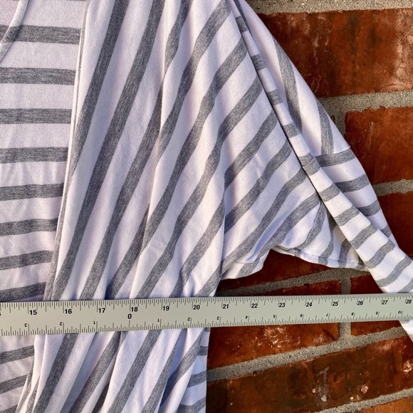 White House Black Market Large Gray Stripe Drape Front Twist Dolman Top - Picture 7 of 9